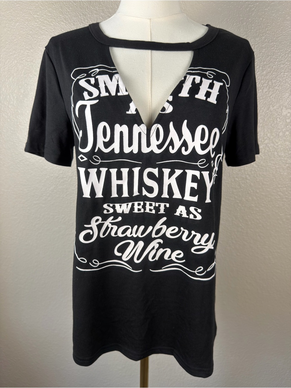 NWOT Women's Black Short-Sleeve Tennessee Whiskey Tee Choker V-Neck Small - Picture 3 of 7